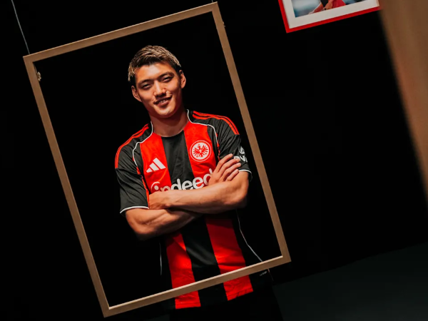 Ritsu Doan Resmi Tinggalkan Freiburg dan Gabung Eintracht Frankfurt